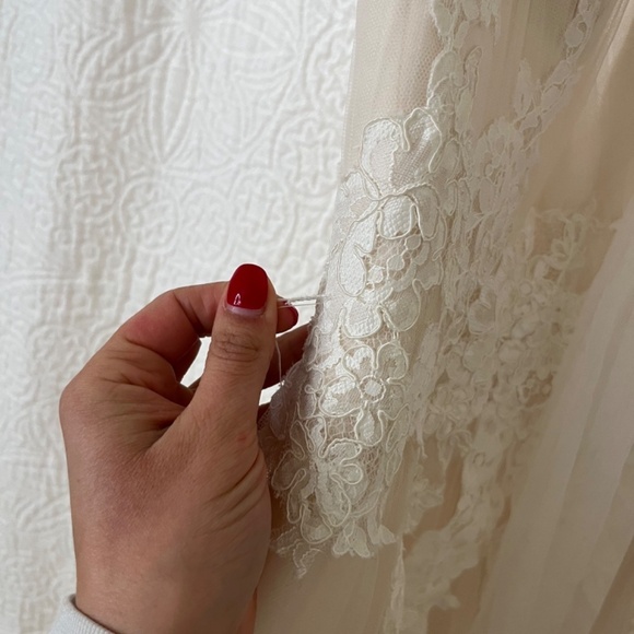 Enzoani Beautiful Bridal BT17-12 Wedding Gown size 4 - Picture 13 of 16